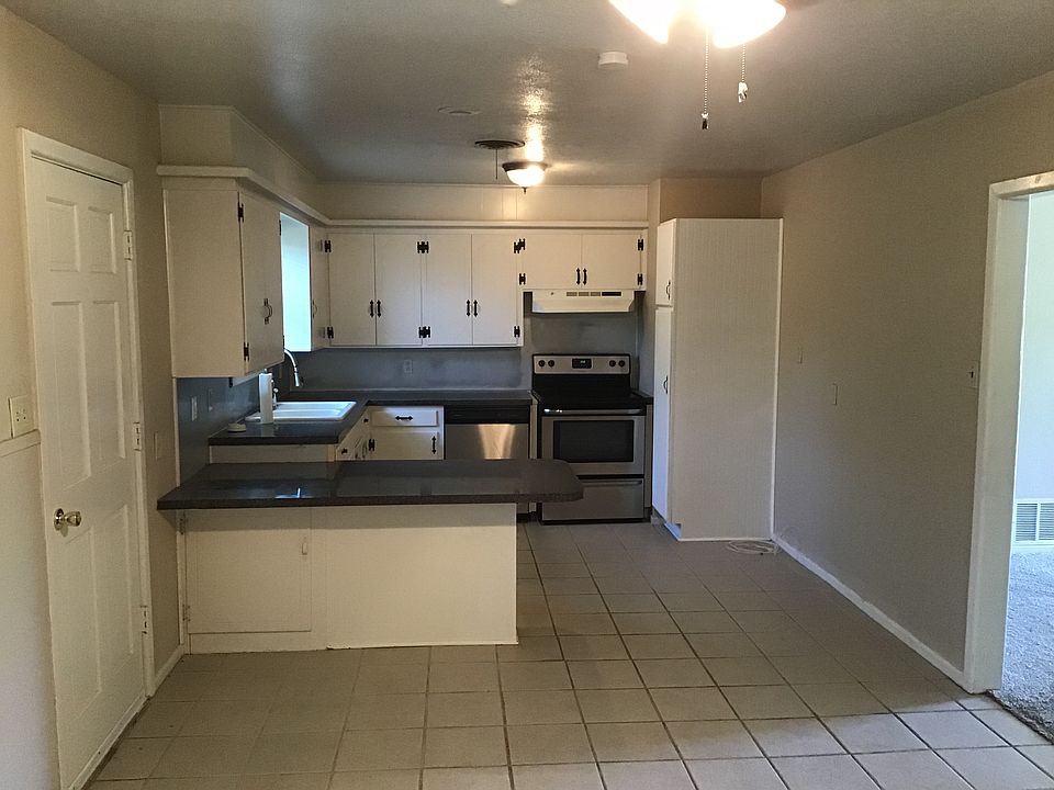 1st image of 721 W 5th St