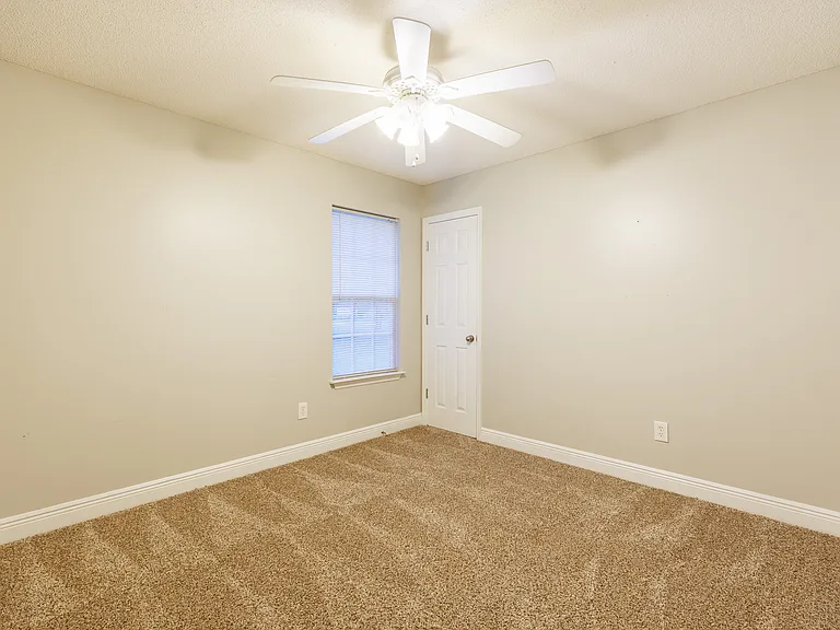 76 Brookfield Dr — Photo 32