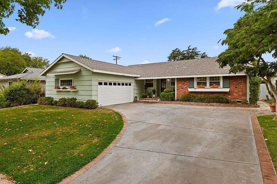 1st image of 800 Arbol Verde St