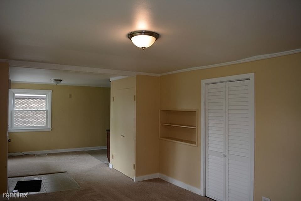 2nd image of 5030 Elm Circle Dr