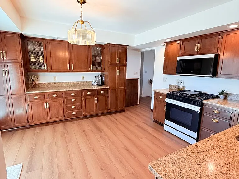 1032 25th Ave SW — Photo 7