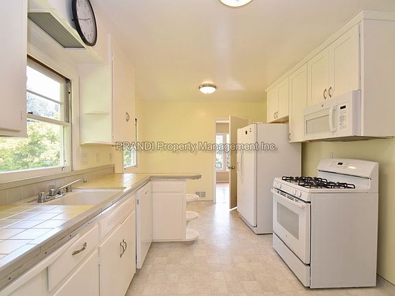 4th image of 185 Buena Vista Ave