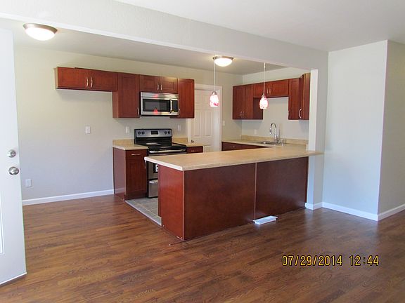 2nd image of 621 S 92nd St