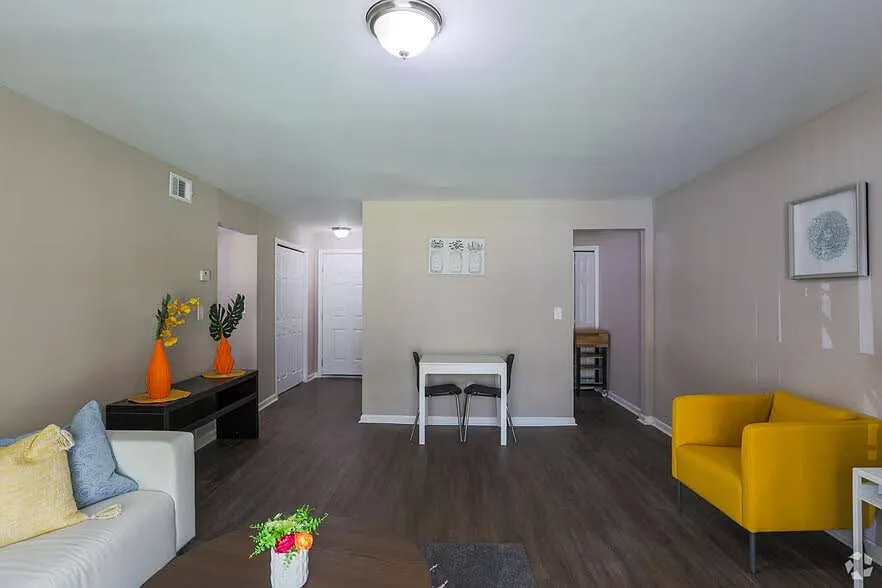 Creekside Forest Apartments — Photo 3