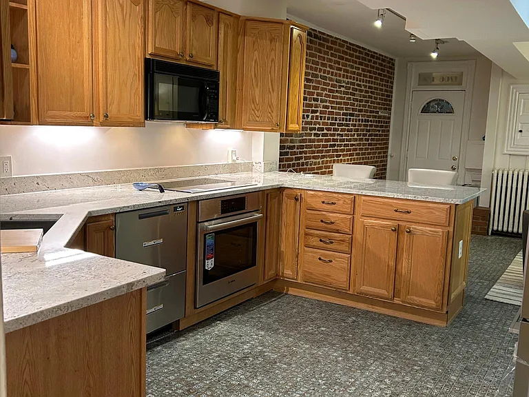 Granite countertops and under-counter lighting