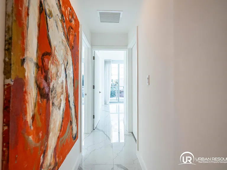 8425 Crespi Blvd #304 — Photo 34