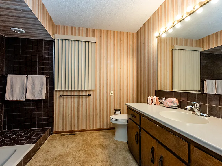 1319 Lewis Ave — Photo 8
