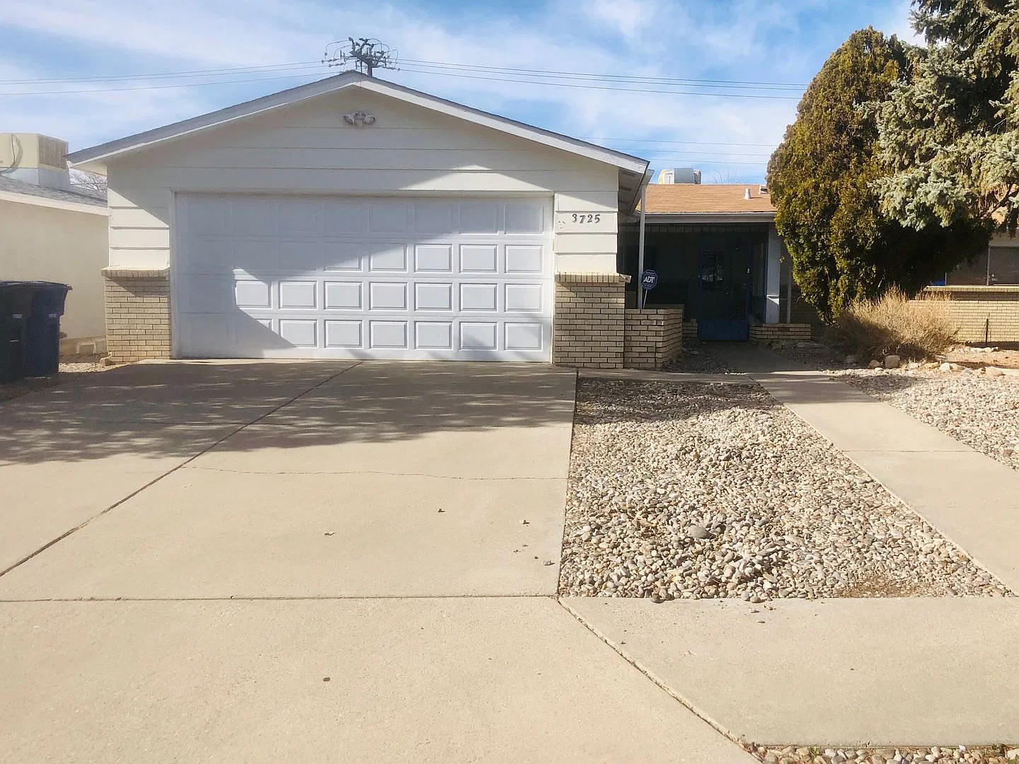 Spacious House! — Photo 1