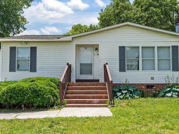 15 W Tryon Ct, Spring Lake, NC 28390