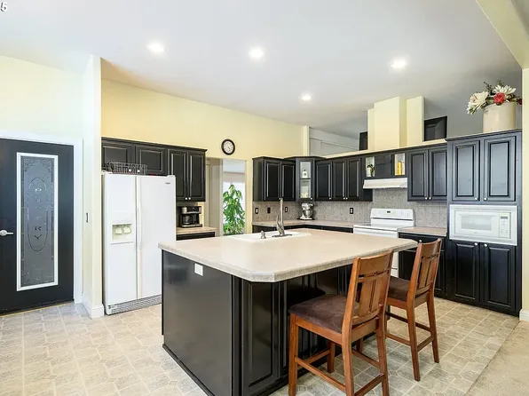 929 NE Hide Away Dr, McMinnville, OR