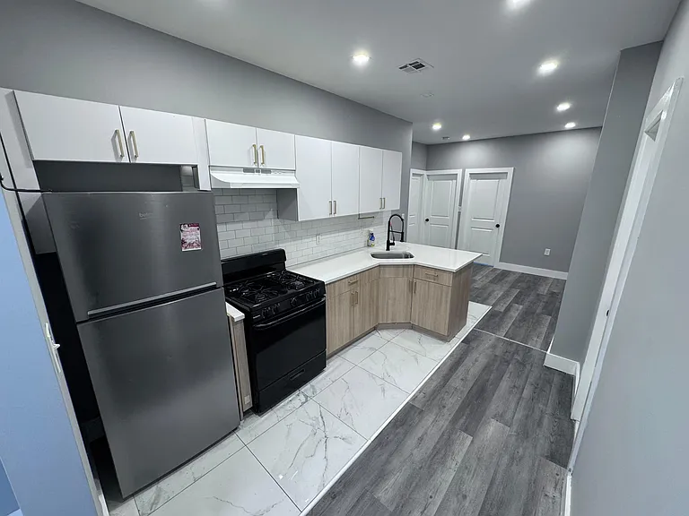 235 2nd St #G2 — Photo 1