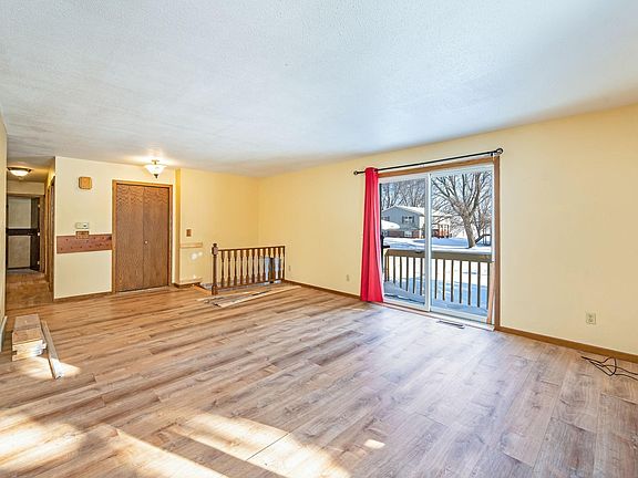 4th image of 225 S 7th Ave E #E