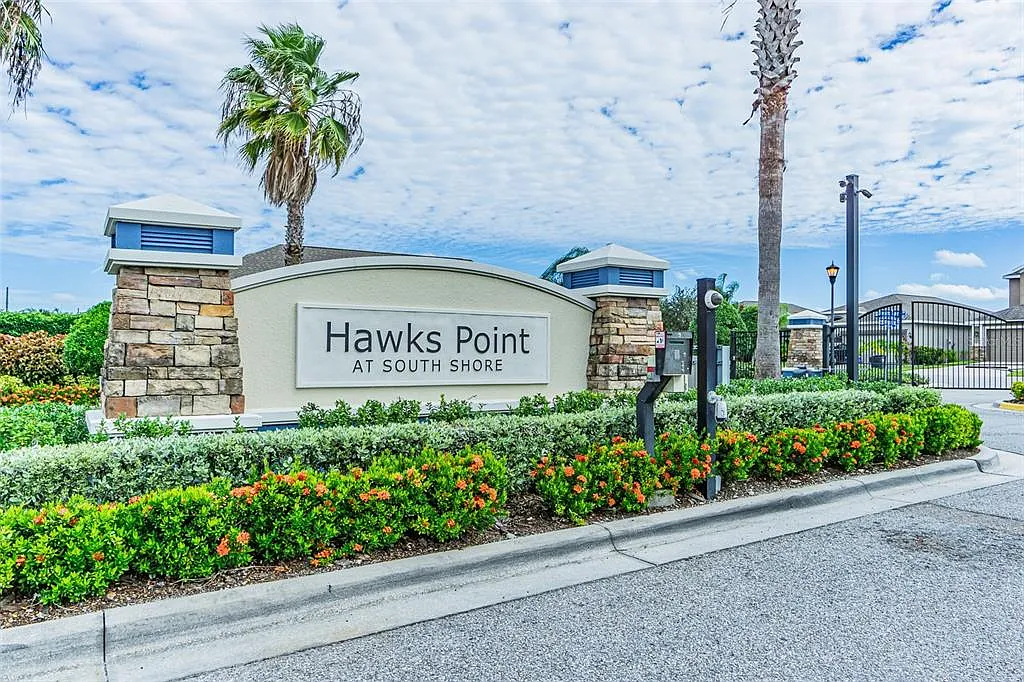 4 bed, 3.0 bath, 2032 sqft, $2,400 — Photo 2