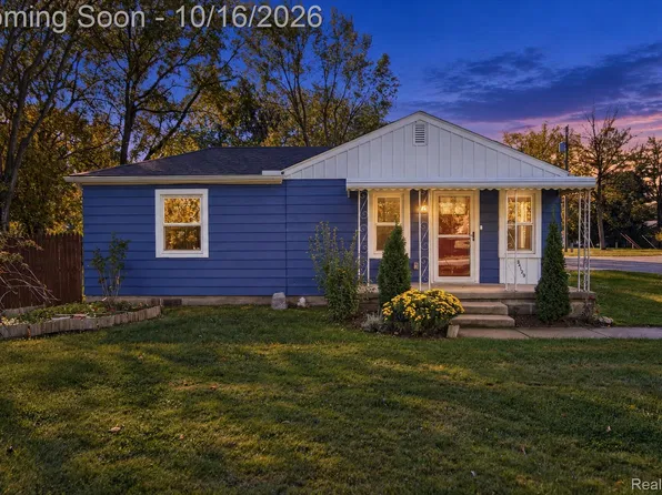 34129 Rhonswood St, Farmington, MI 48335