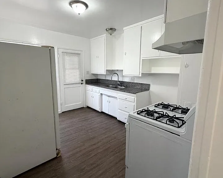 5113 W 20th St #1/2 — Photo 8
