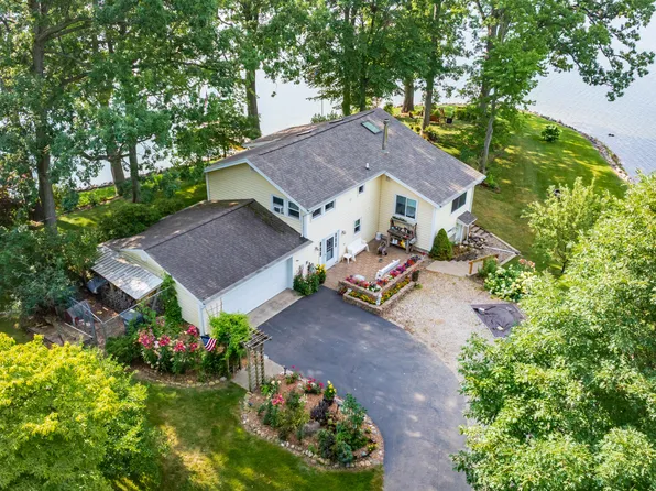 12101 Oakridge Rd, Plainwell, MI 49080