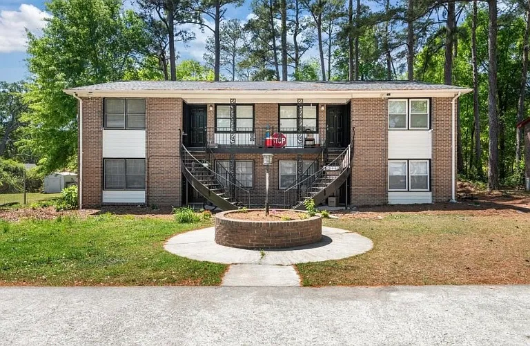 215 Windsor Point Rd #C — Photo 1