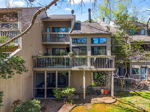 5th image of 133 Pine Grove Cir