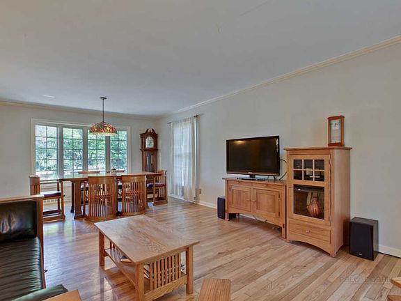 3rd image of 35W770 Park Ln