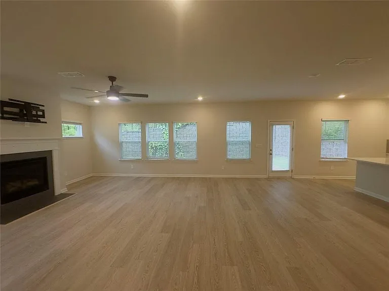 327 Valley Oak Dr — Photo 7