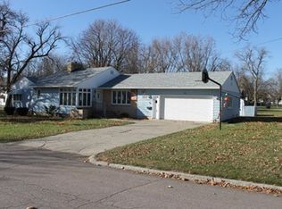 102 N Lincoln St, George, IA 51237