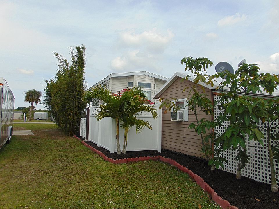 RIGHT REAR ELEVATION