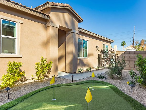 Outdoor Putting Green