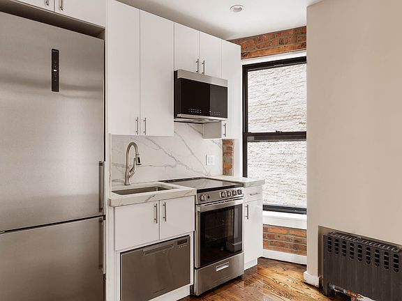 3rd image of 226 Avenue B #3A