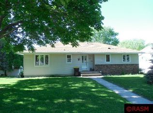 302 3rd St SW, Madelia, MN 56062