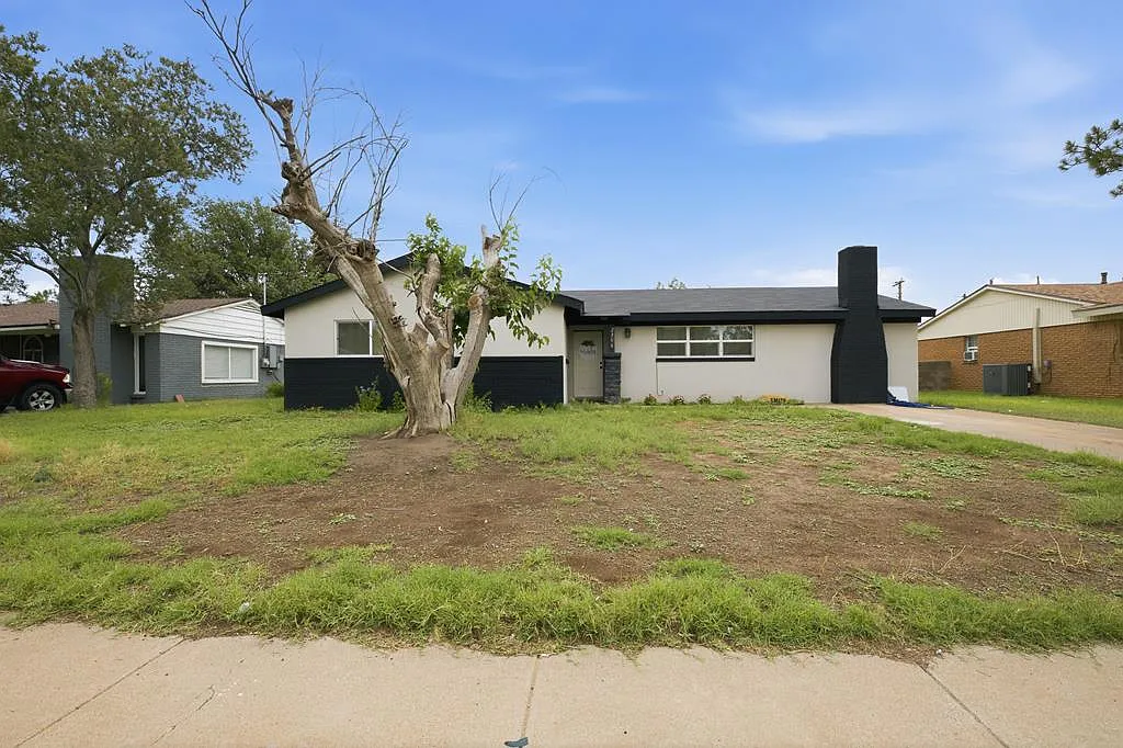 3 bed, 2.0 bath, 1467 sqft, $2,400 — Photo 1