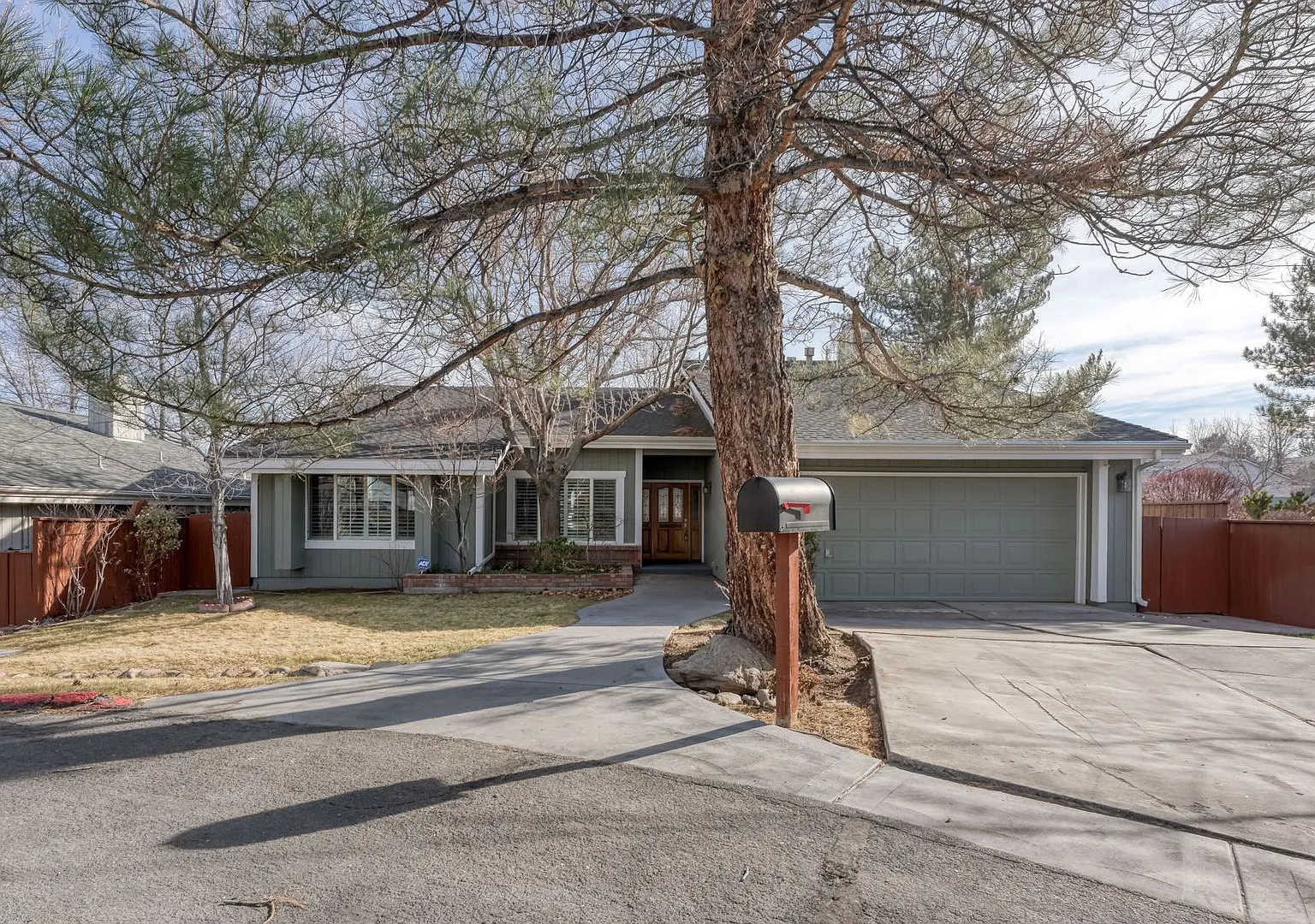 Fully Furnished Reno Retreat Utilities Included & Flexible Lease Terms — Photo 1