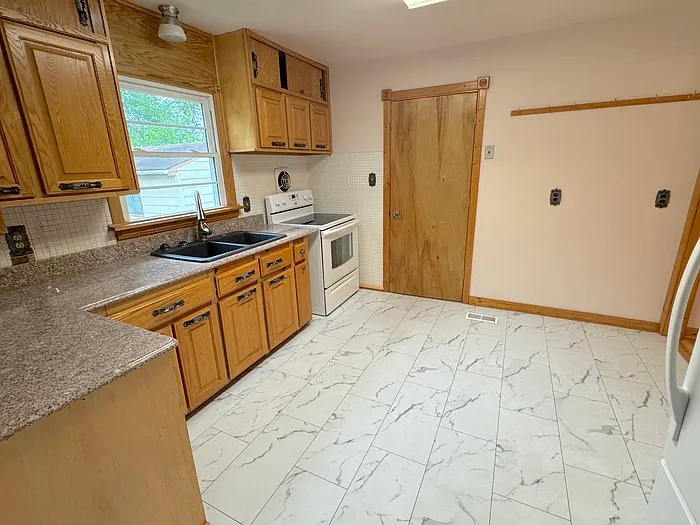 5007 Hazelwood Rd — Photo 10