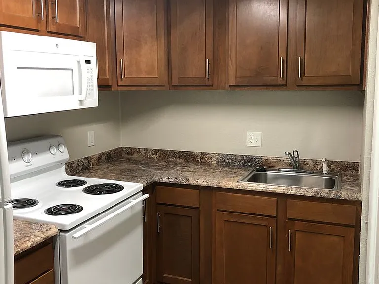 Poplar Ridge Apartments — Photo 29