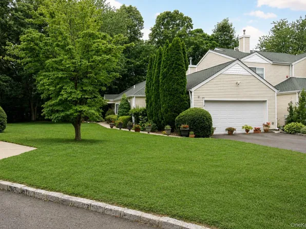 146 Farm House Court, Manorville, NY 11949