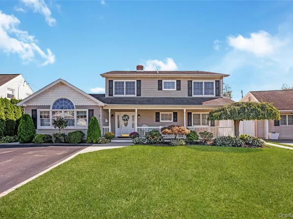 42 Grey Lane, Levittown, NY 11756