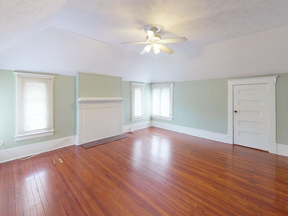 2145-Oak-Street-2-Bedroom-Main-House-Unfurnished(6)