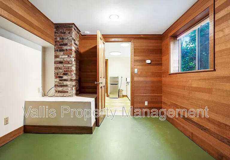 2185 Trade St SE — Photo 13