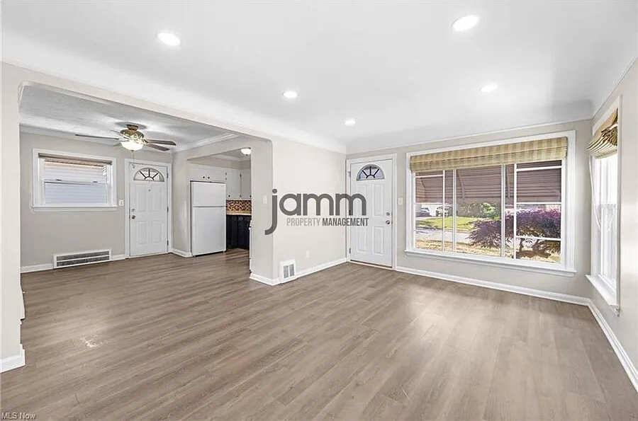 2-Bedroom / 2 - Bathroom in Mayfield Heights — Photo 3