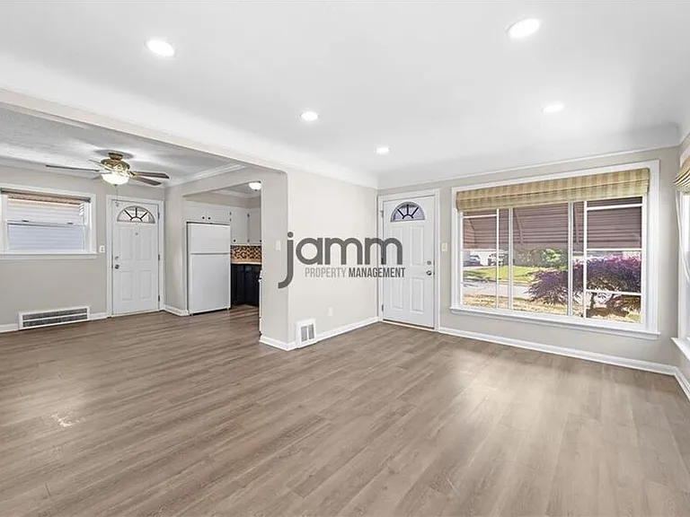 1653 Woodhurst Ave — Photo 3