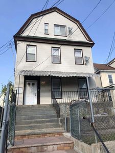2925 Humphrey St, Flushing, NY, 11369
