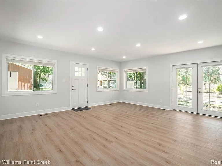 121 14th St — Photo 32