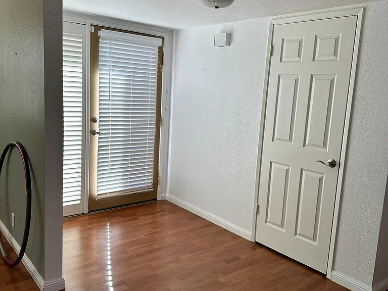 44771 Garden Ct — Photo 3