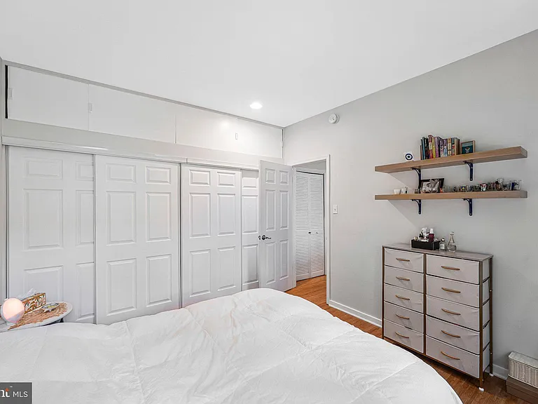1931 17th St NW #103 — Photo 9