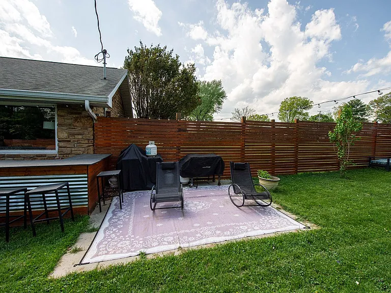 333 S Meadowbrook Dr — Photo 5