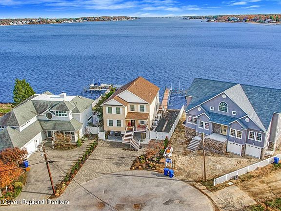 3rd image of 5 Haines Cove Dr