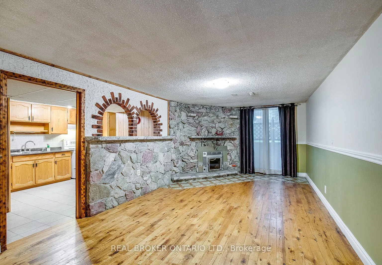 2 bed, $1,900 — Photo 3
