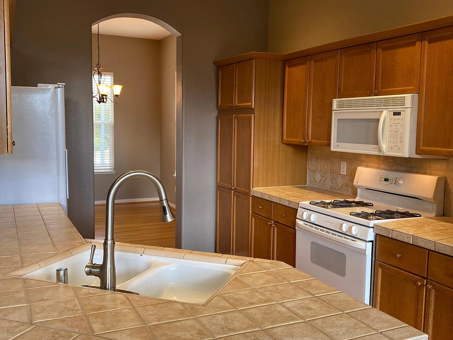 1489 Wessex Cir — Photo 3