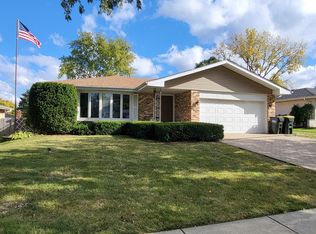 1421 Spruce Ln, Westmont, IL 60559