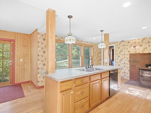 5th image of 808 Royalsborough Road