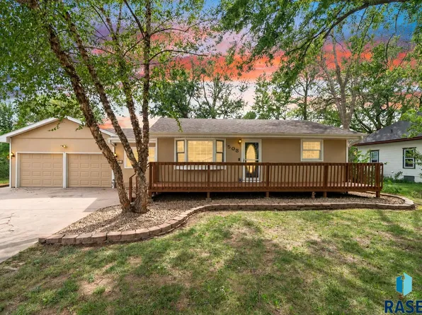 503 E Willow St, Harrisburg, SD 57032